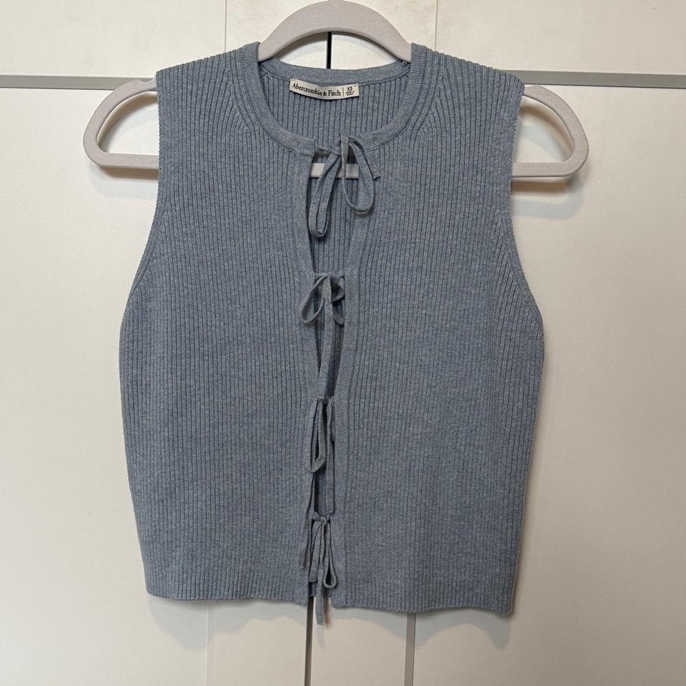 Abercrombie & Fitch Gray Sleeveless Crop Top